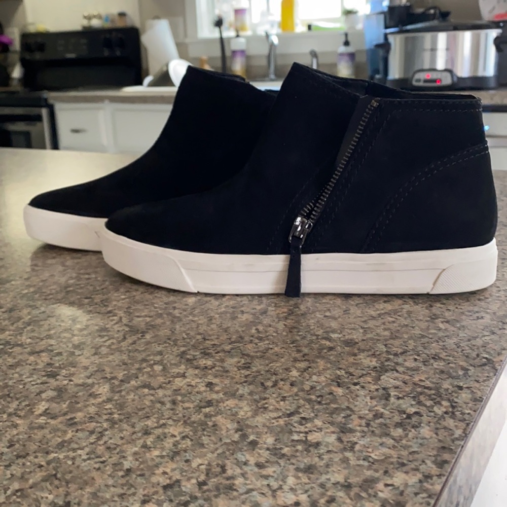 NEVER WORN Size 8 naturalizer zip up shoe